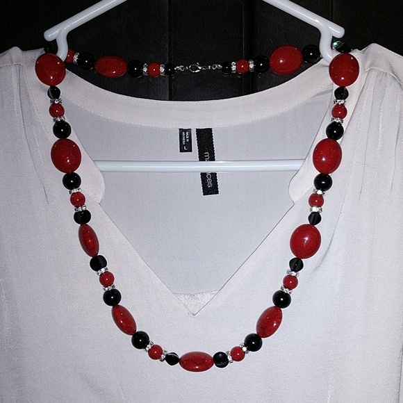 ❎SOLD❎ Handmade Beaded Necklace - Picture 7 of 8
